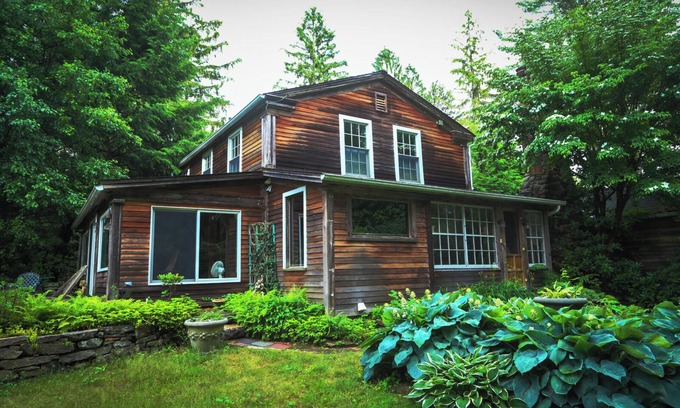 West Brookfield House | Sunnybrook House - 5 bedroom antique home in landscaped wooded grounds.