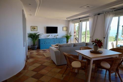 Agios Matthaios Apartment | Sunrise Apartment, Stunning Sea and Mountain View