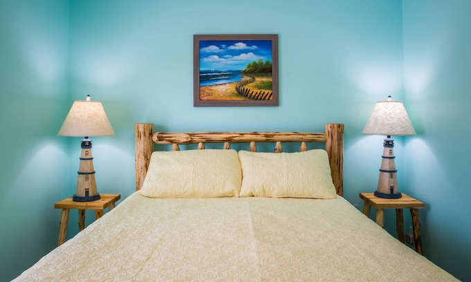 Saugatuck Cottage | Sunrise Cottage, Saugatuck. Walk downtown. Clean, crisp, colorful, convenient.