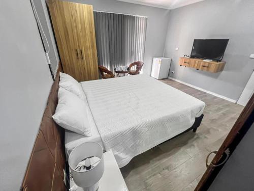 Nadi House | SUNRISE - Deluxe Master Bedroom