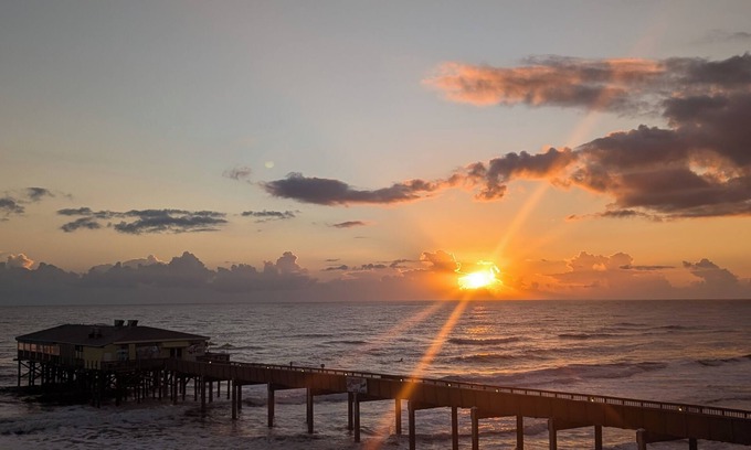 Daytona Beach Shores Condo | Sunrise Direct Ocean front 2-bedroom condo steps to the Beach at Daytona Beach
