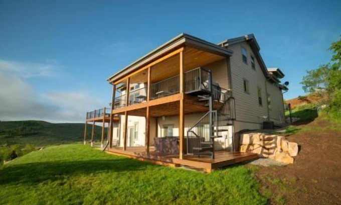 Garden City House | Sunrise Retreat Garden City - 8 Bedroom beautiful home with stunning views and easy access to Town