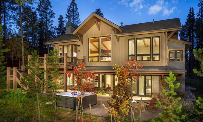 Christie Heights House | Sunrise Ski Haus 4 Bedroom Home by RedAwning