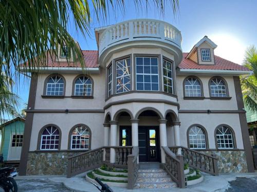 Roatan Bed & Breakfast | Sunset Bay House