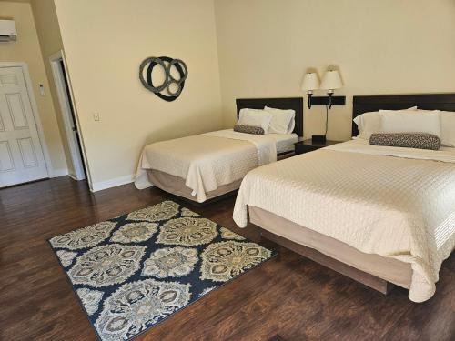 Ligonier Hotel | Sunset Cottage Motel Rooms