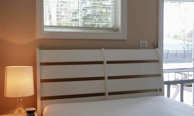 Lambton Shores Cabin | Sunset Couples Retreat! 4 Min to Beach, Cabin 3