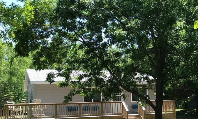 Agency Village House | Sunset Grove Cottage on Lake Traverse