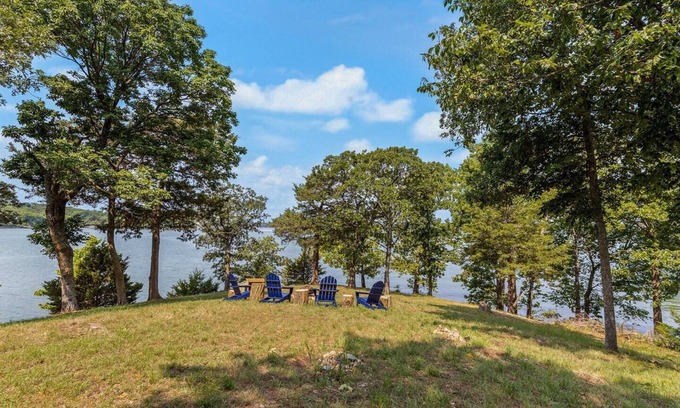 Jay House | Sunset Island - 2 bed/1.5 Ba Guest house w/Dock