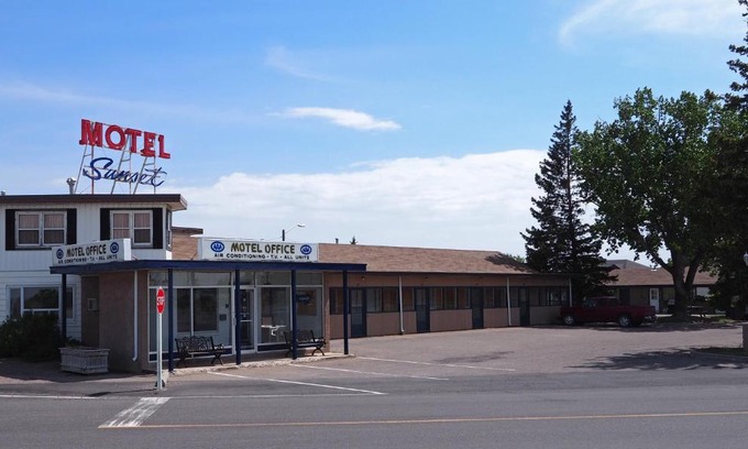 Fort Macleod Hotel | Sunset Motel