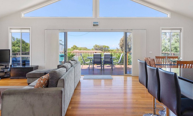 Sunset Strip House | Sunset on the Strip - Ocean View, WIFI & Pet friendly