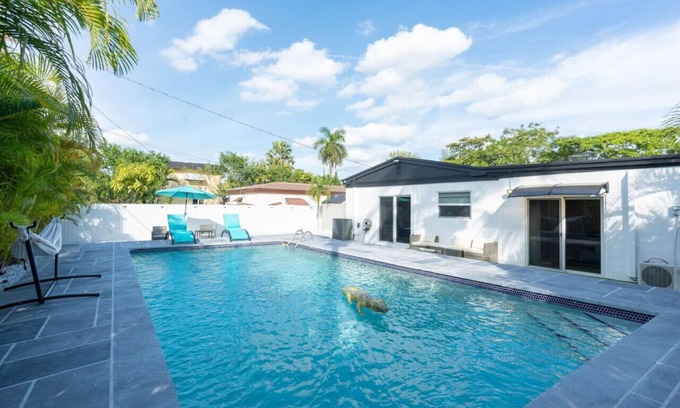 North Miami Beach House | °Sunset Pool House 4BR/13 People Hidden Gem