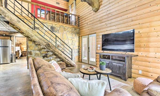 Sunset Cottage | Sunset Ranch w/Pool & Hot Tub on 29 Acres!