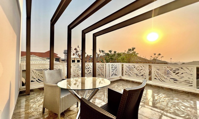 Utako Apartment | SUNSET VIEW PENTHOUSE CONDO at UTAKO ABUJA. 24hrs LIT with AC, WIFI & KITCHEN