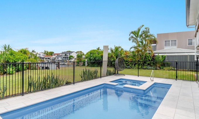 Yamba House | Sunset Waters | Waterfront with Pool