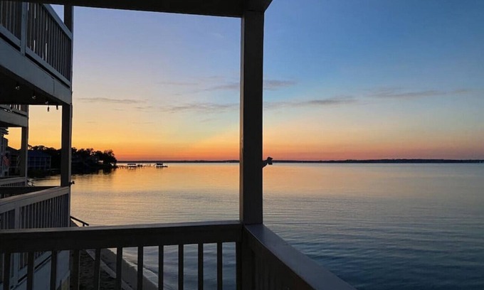 Innerarity Townhomes House | Sunsets and Serenity on Perdido Bay- 2 Kayaks+Pool