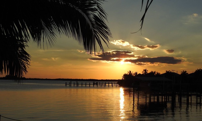 Edgewater House | Sunsets on the beach