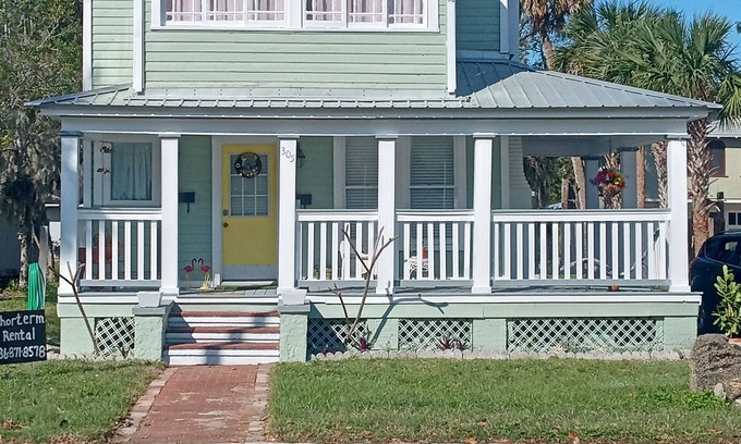 Historic District Apartment | Sunshine Door Inn close to Beach & Marina, Shopping, Farmers Market, Restaurants