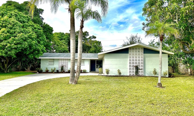 Sarasota Springs House | Sunshine Haven: Relax and Unwind