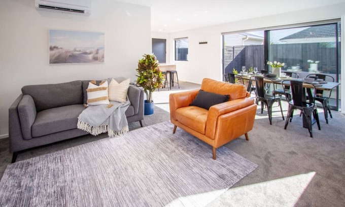 Saint Albans House | Sunsoaked Stylish 3 Bed 1.5 Bath Home w Garage