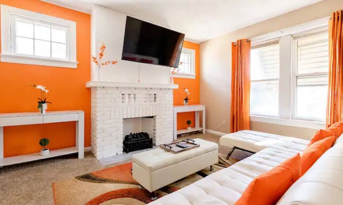 Cleveland House | Sunstone Retreat: Inviting 2BR Upper Unit | Laundry & Parking 9 Min To Downtown