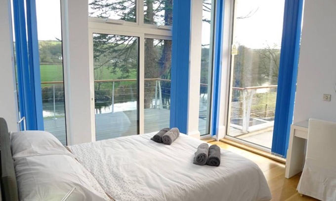 Newcastle Emlyn House | Suo Gân. Wales Luxury Modern Riverside Holiday Home.