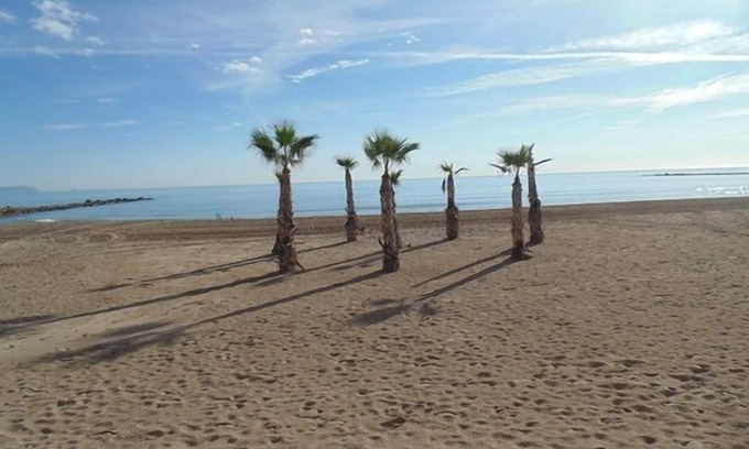 Coveta Fuma Apartment | Super 3 bedroom apartment only 50 metres from the beach Sleeps 5 people.