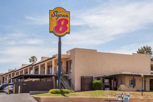 Barstow Hotel | Super 8 by Wyndham Barstow