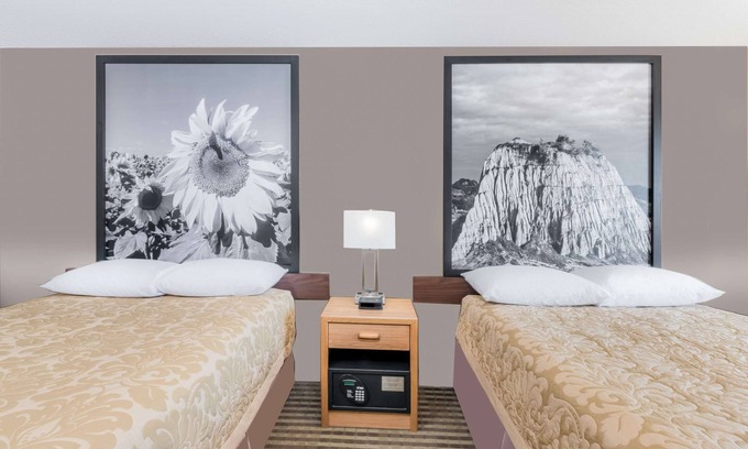 Bowman Hotel | Super 8 by Wyndham Bowman