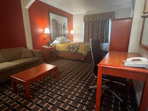 Brookshire Hotel | Super 8 by Wyndham Brookshire TX