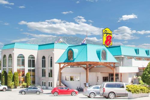 Castlegar Hotel | Super 8 by Wyndham Castlegar BC