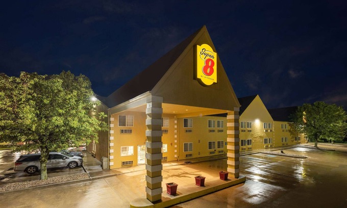 De Soto Hotel | Super 8 by Wyndham De Soto