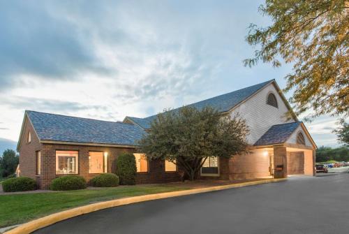 Dodgeville Hotel | Super 8 by Wyndham Dodgeville