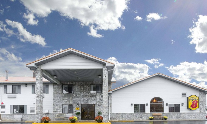 Gallipolis Ferry Hotel | Super 8 by Wyndham Gallipolis Pt Pleasant Area