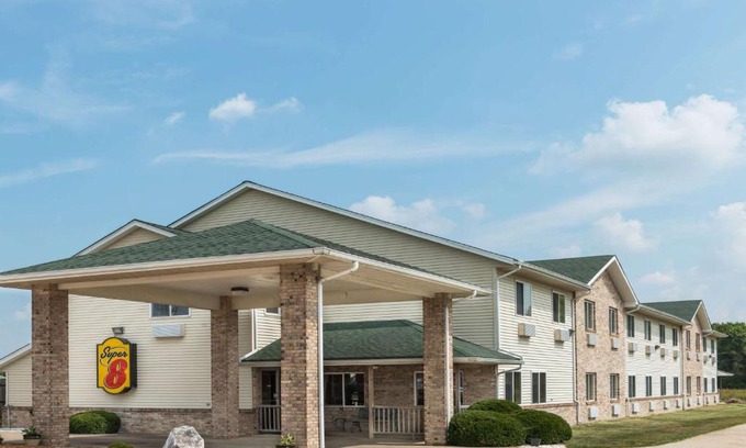 Greenville Hotel | Super 8 by Wyndham Greenville