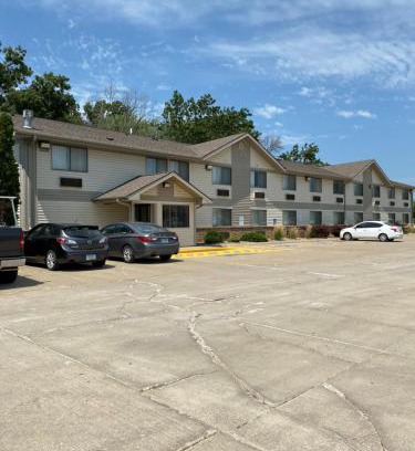 Independence Hotel | Super 8 by Wyndham Independence IA