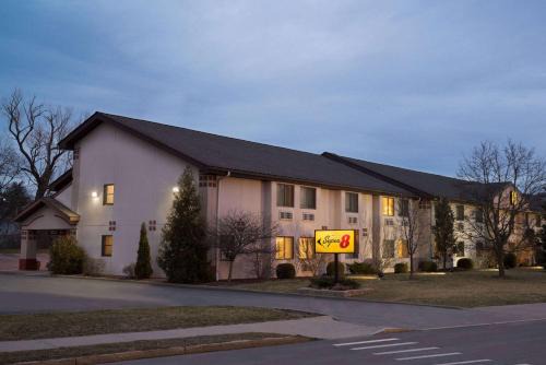 Ithaca Hotel | Super 8 by Wyndham Ithaca