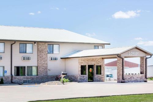 Jefferson Hotel | Super 8 by Wyndham Jefferson