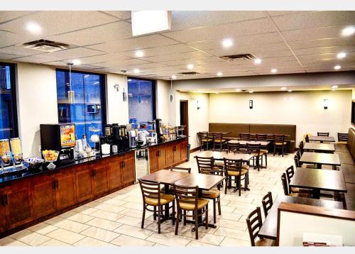Dilworth Mountain Estates Hotel | Super 8 by Wyndham Kelowna BC