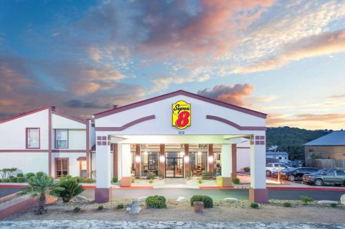 Kerrville Hotel | Super 8 by Wyndham Kerrville TX