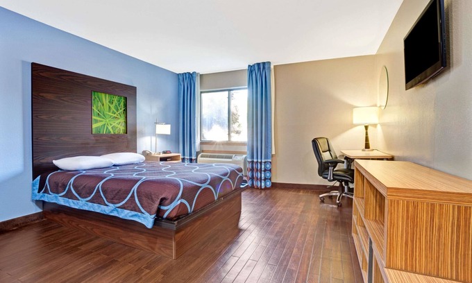 Edgewood Hotel | Super 8 by Wyndham Louisville Airport