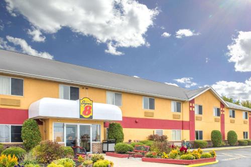 Medina Hotel | Super 8 by Wyndham Medina