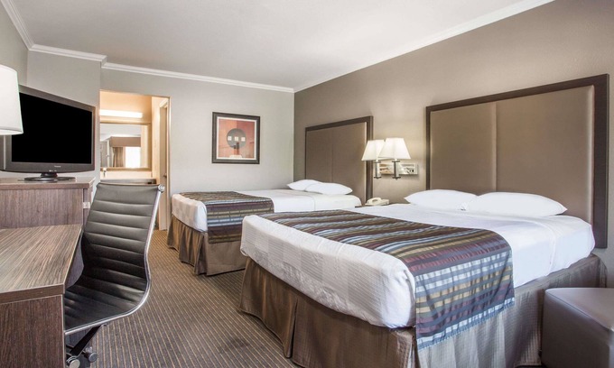 Shoreline West Hotel | Super 8 by Wyndham Mountain View