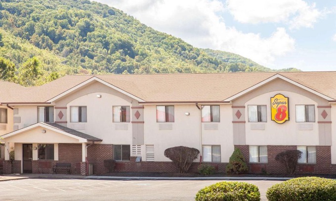 Norton Hotel | Super 8 by Wyndham Norton VA