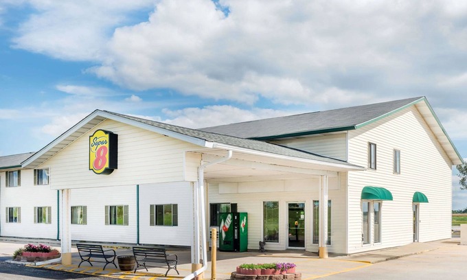 Okawville Hotel | Super 8 by Wyndham Okawville