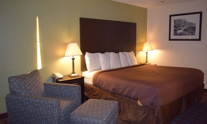 Saginaw Hotel | Super 8 by Wyndham Saginaw