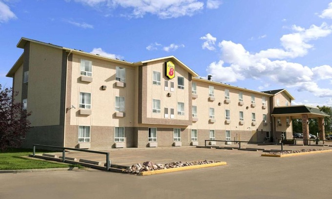 Slave Lake Hotel | Super 8 by Wyndham Slave Lake AB