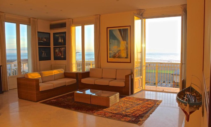 Lido di Camaiore Apartment | Super attico sul mare