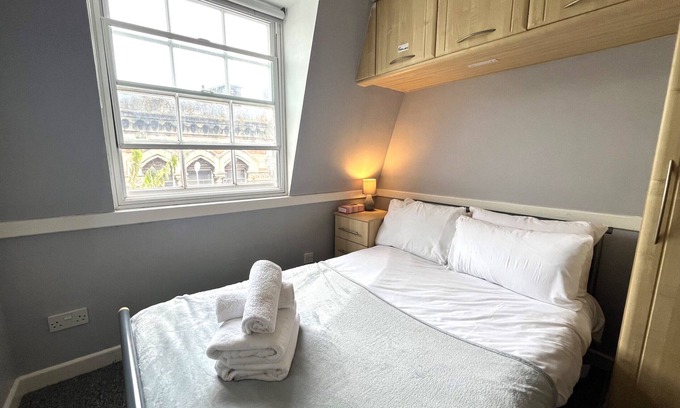 Bristol Old City Apartment | Super Central Apartment in Bristol's Old City