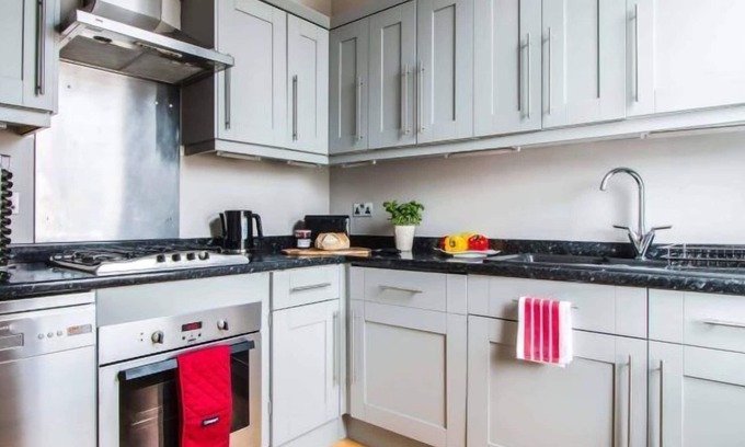 Twickenham Riverside Apartment | Super Chic 1-Bedroom Urban Hideaway