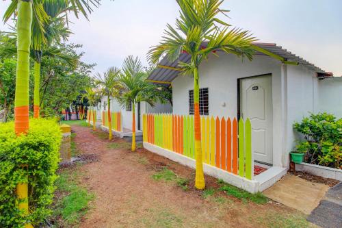 Loni Kalbhor Hotel | Super Collection O Homely Stays Resort